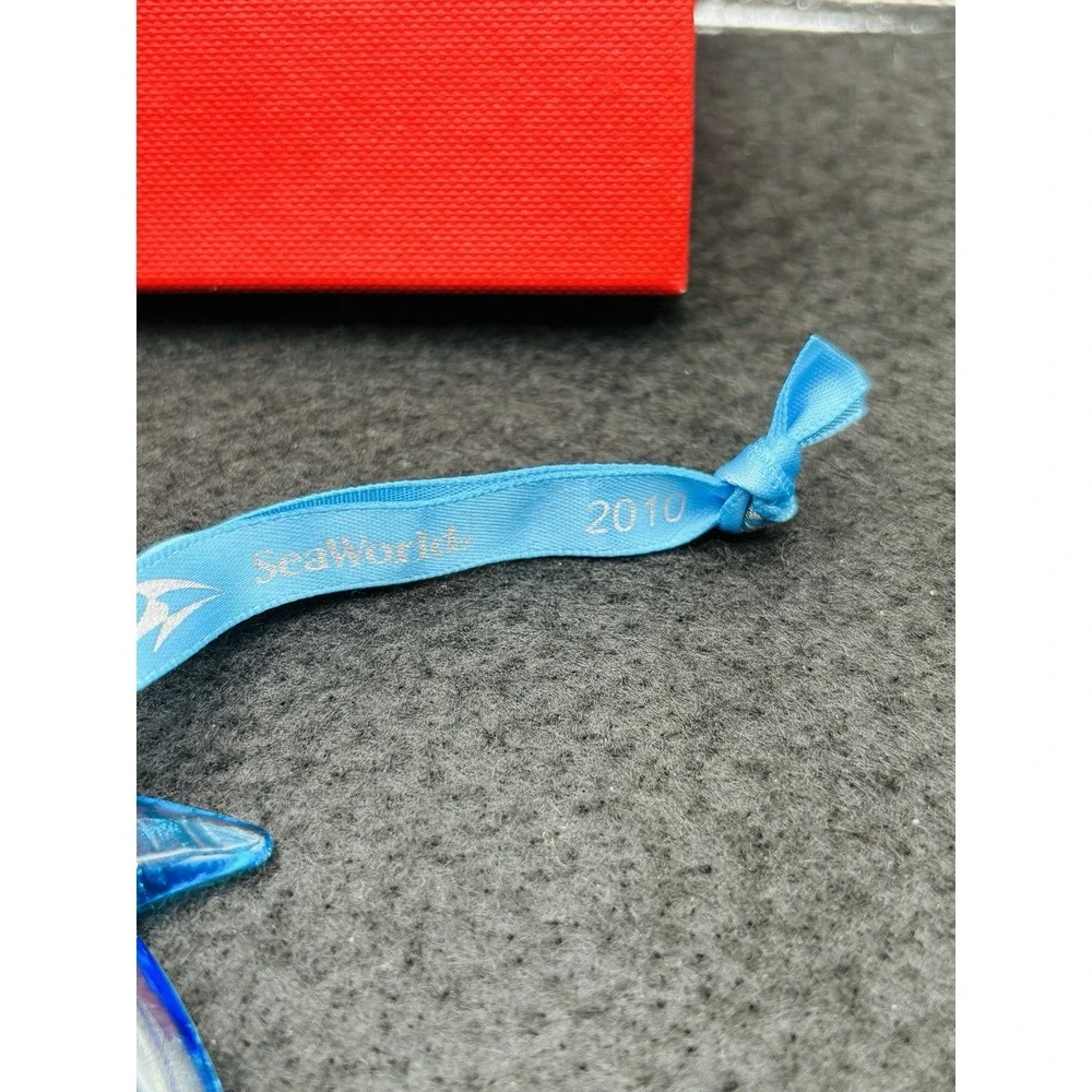 SeaWorld 2010 Blown Blue Swirl Glass Orca  Dolphin Ornament in box New
